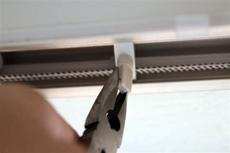 removing vertical blinds from clips